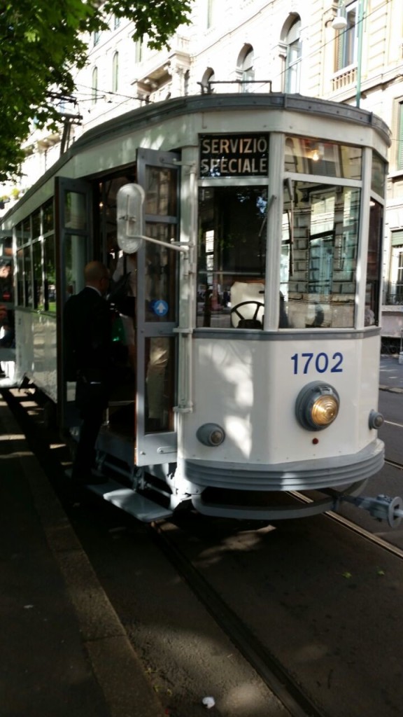 Le celebrazioni dei vent'anni su un Tram Milanese